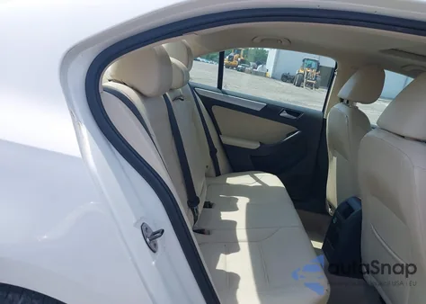 2013 Volkswagen Jetta Se z USA, uszkodzony, nr VIN 3VWDX7AJ0DM388893